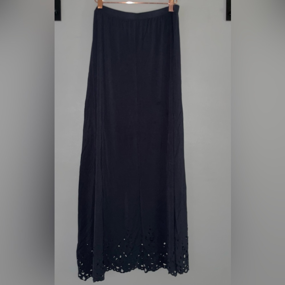 Maxi black skirt, size medium. Brand Volcom